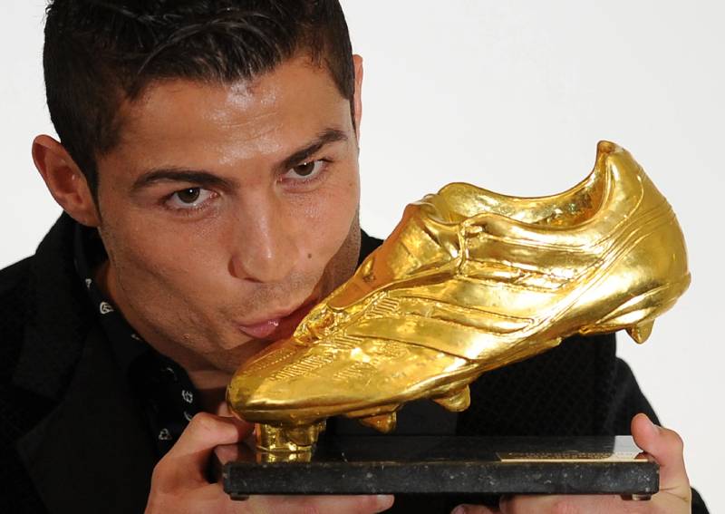 Top 5 Cầu Thủ Giành Nhiều Chiếc Giày Vàng Châu Âu Nhất 3 Cristiano Ronaldo gold shoes