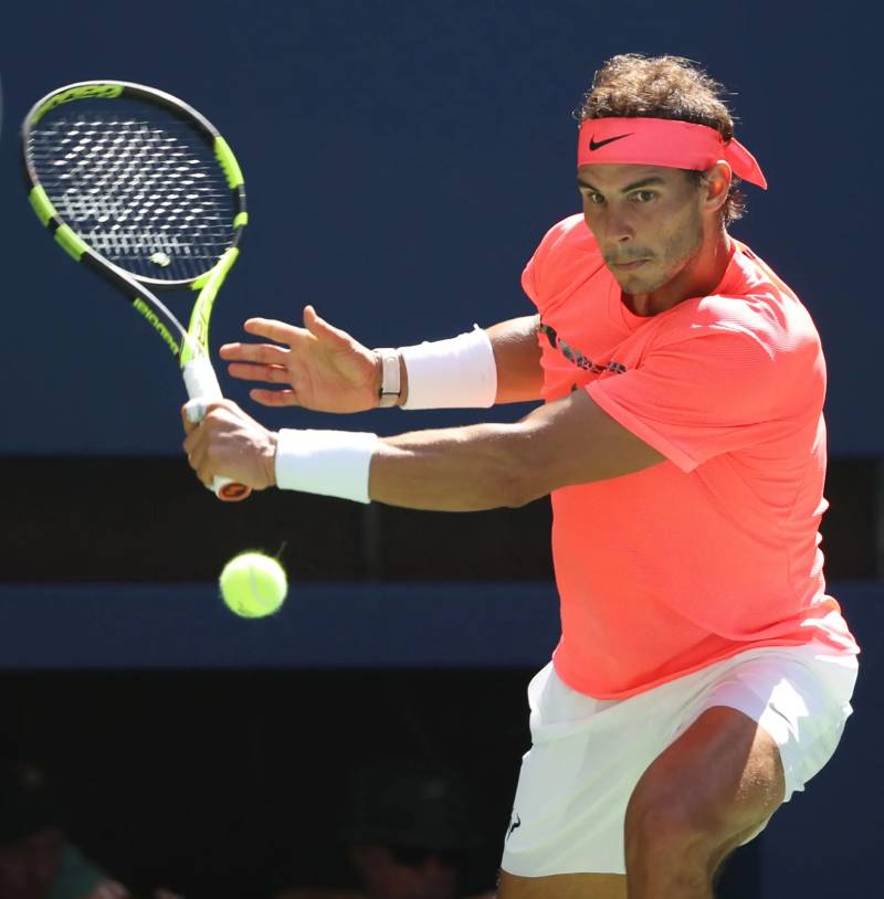 Cách Phân Tích Trận Đấu Tennis Để Chọn Kèo 4 Xem xét tỷ lệ giao bóng và cú ace